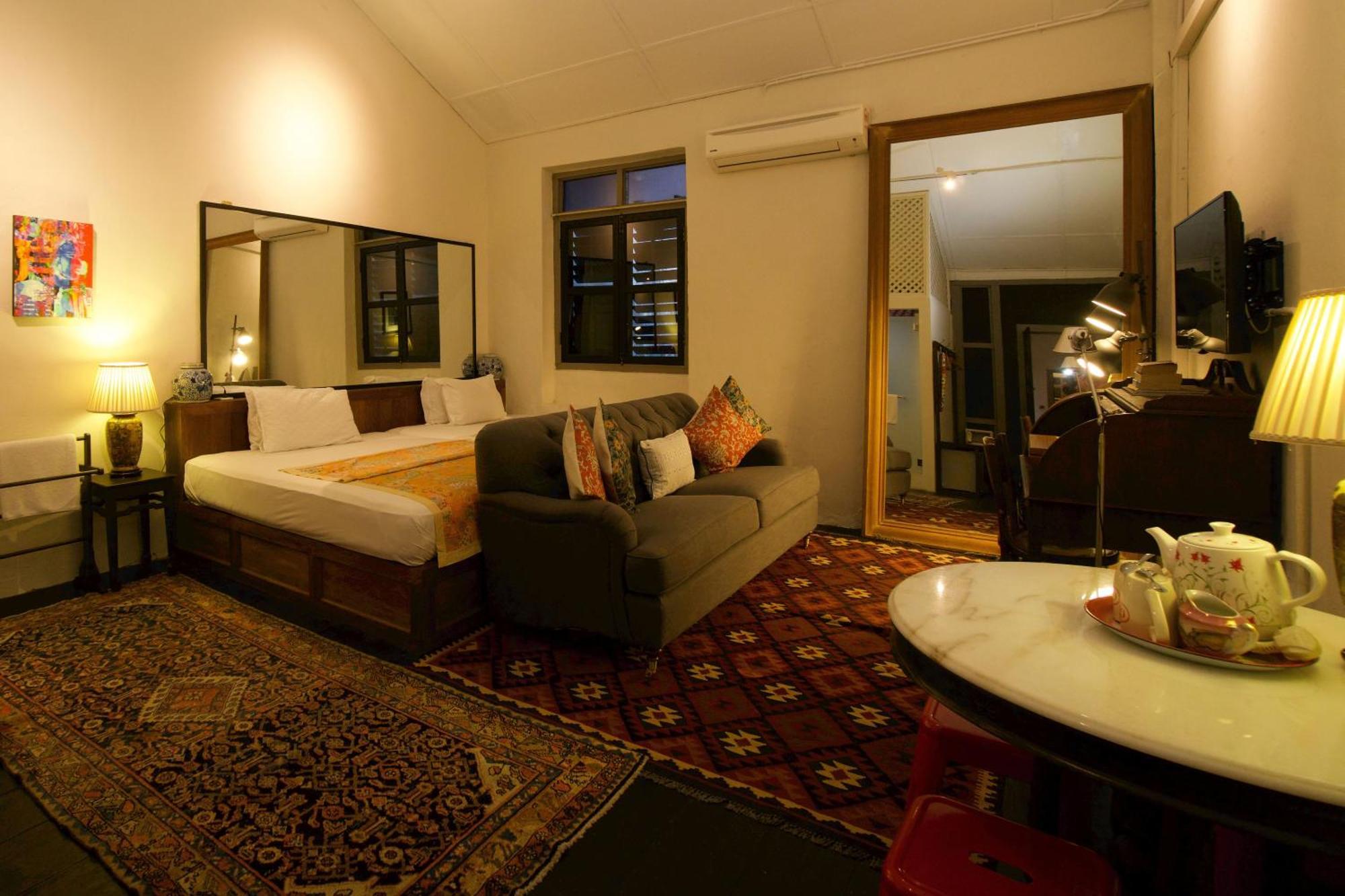 Muntri Mews Hotel George Town Exterior photo
