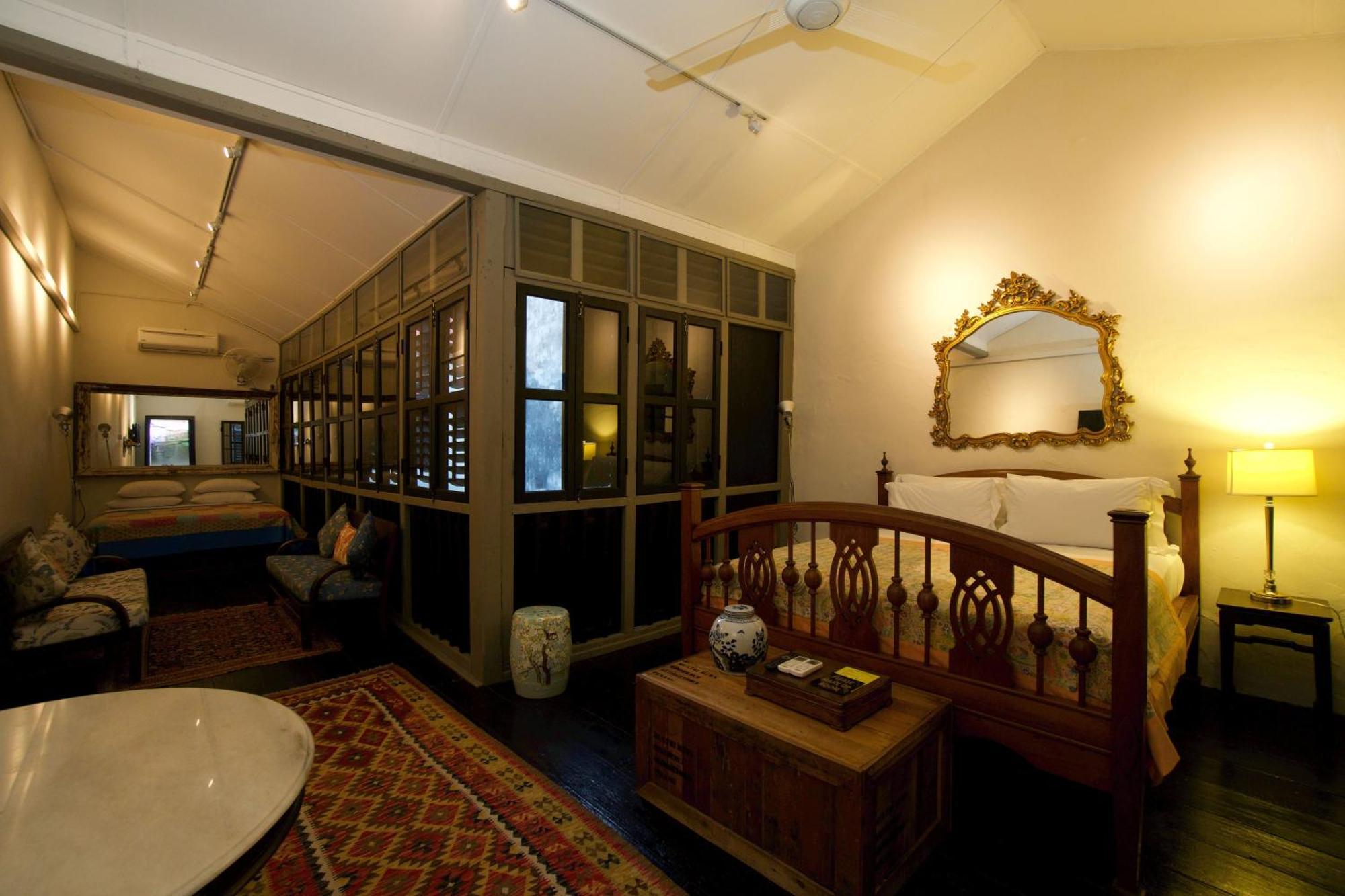 Muntri Mews Hotel George Town Exterior photo
