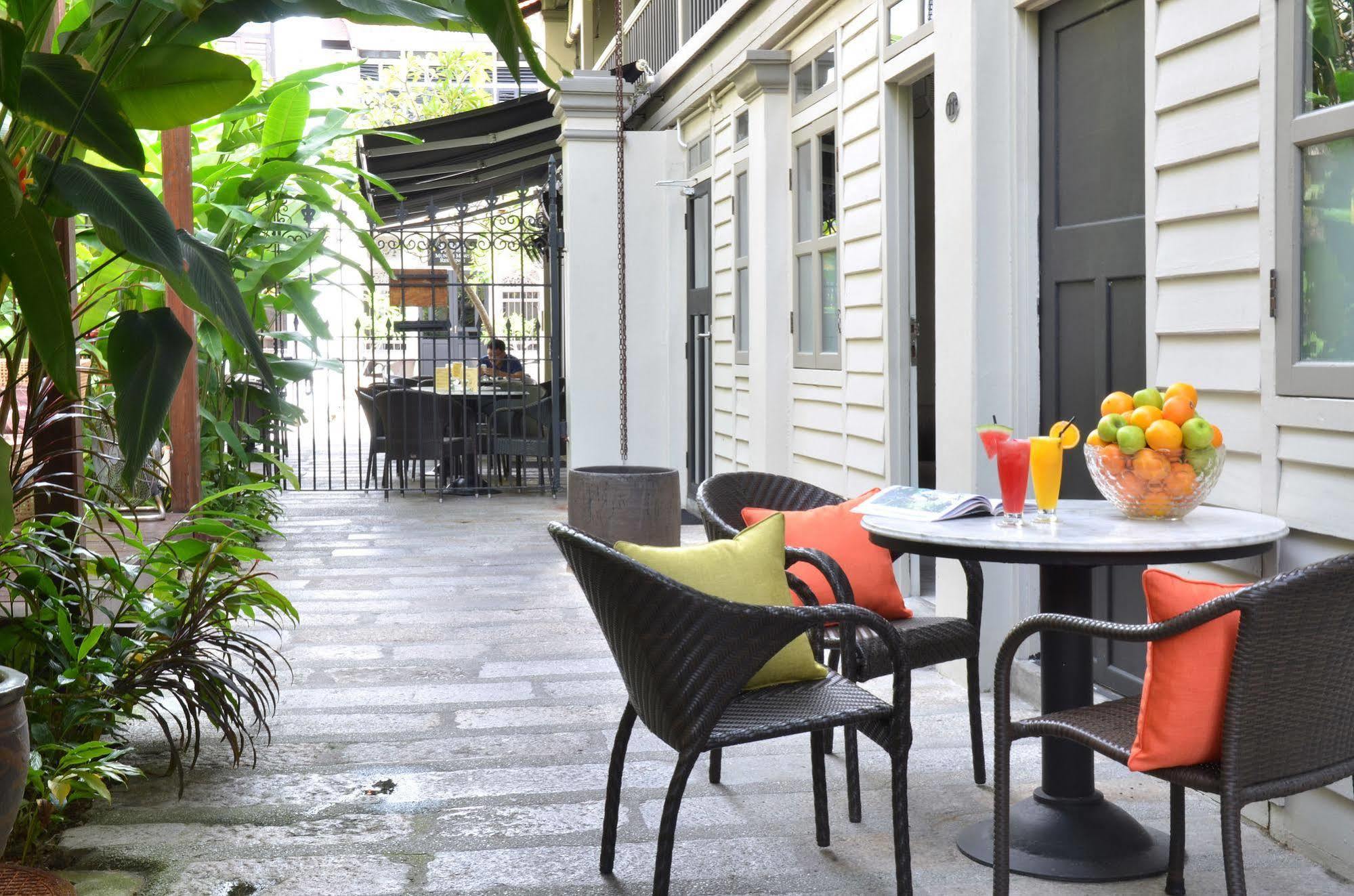 Muntri Mews Hotel George Town Exterior photo